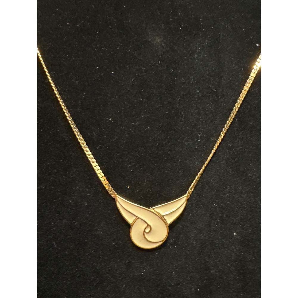 Vintage Trifari cream and gold tone 14 inch necklace